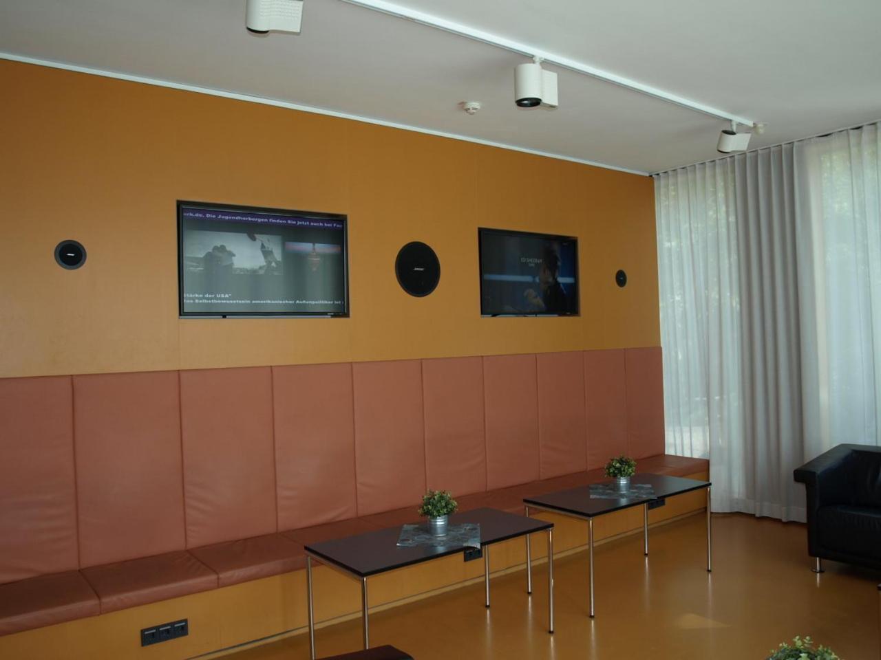 Jugendherberge Stuttgart Neckarpark Exterior photo