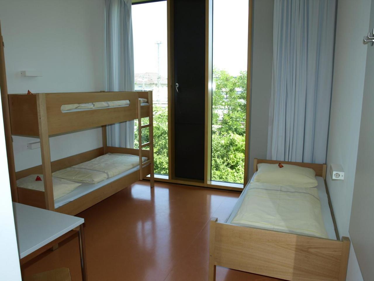 Jugendherberge Stuttgart Neckarpark Room photo