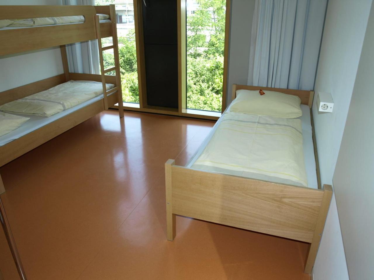 Jugendherberge Stuttgart Neckarpark Room photo
