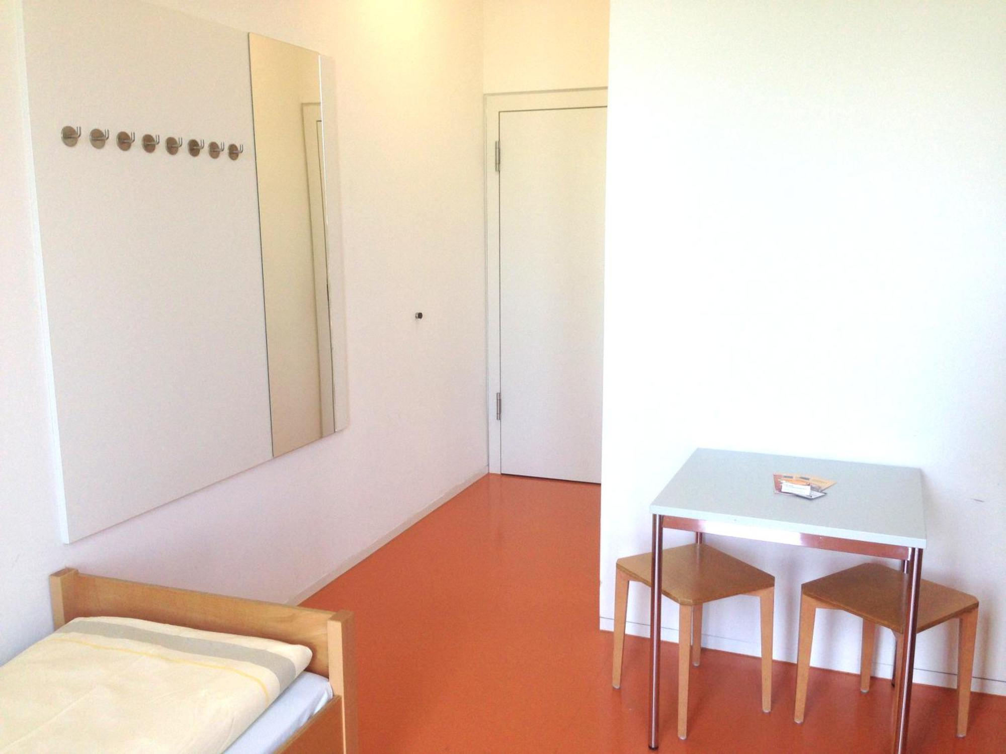 Jugendherberge Stuttgart Neckarpark Room photo