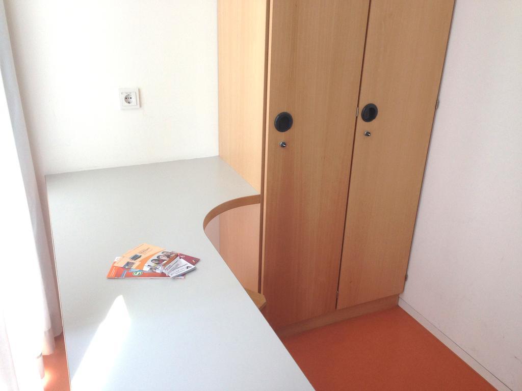 Jugendherberge Stuttgart Neckarpark Room photo